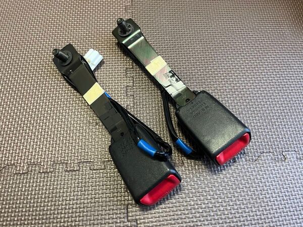 スバル レガシィ アウトバック BL5 BP5 BPE BLE BP9 フロント シートベルト キャッチャー バックル 左右セット