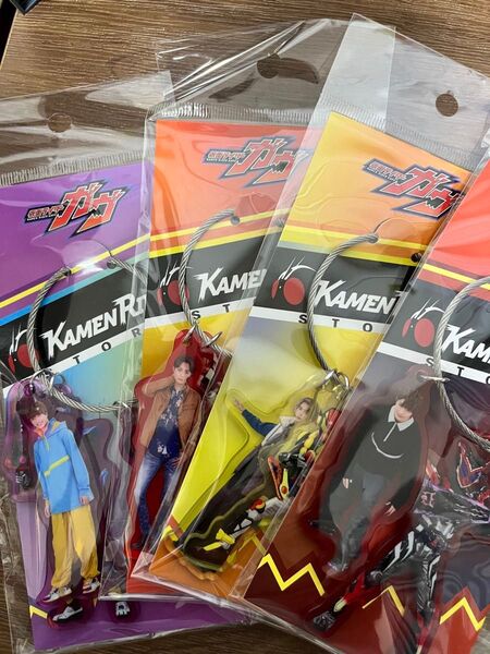 仮面ライダーガヴ3連アクリルキーリング4種セット