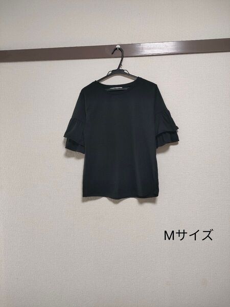 レディース美品 半袖カットソー フリル2段フレア袖 黒半袖無地トップス 通勤通学 オフィスカジュアルママコーデ Mサイズ