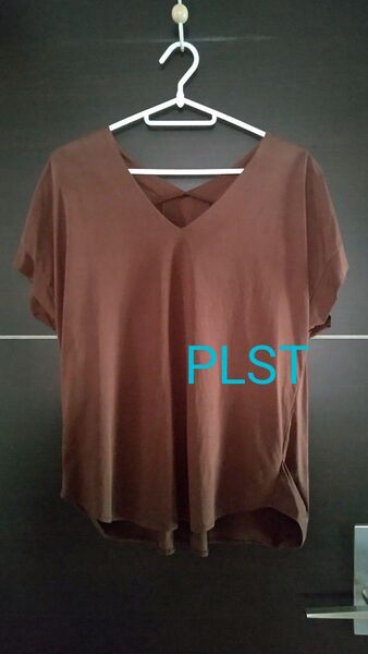 VネックTシャツ ブラウン PLST