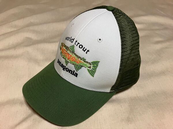 美品 patagonia ワールドトラウト ブルック フィッシュステッチ トラッカーハット キャップ フィッシング surf 帽子