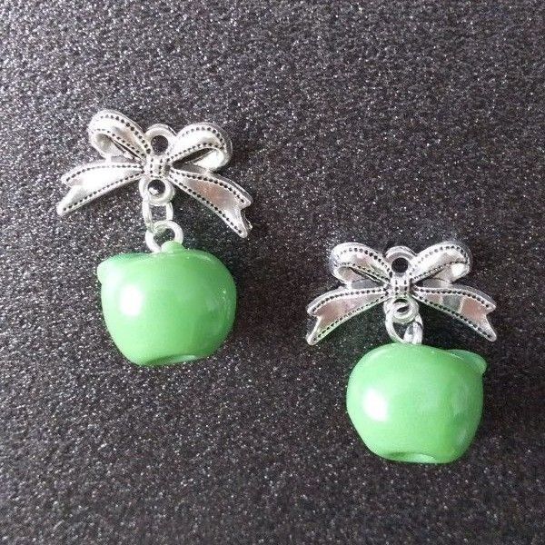 ハンドメイド 青りんごピアス/イヤリング