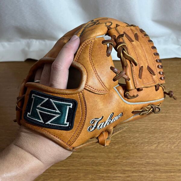 ハイゴールド 一般軟式 グローブ グラブ サイン入り 支給品? 内野用 刺繍有り
