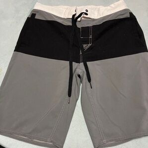 QUIK SILVER ボードショーツ メンズ ハーフパンツ M超美品