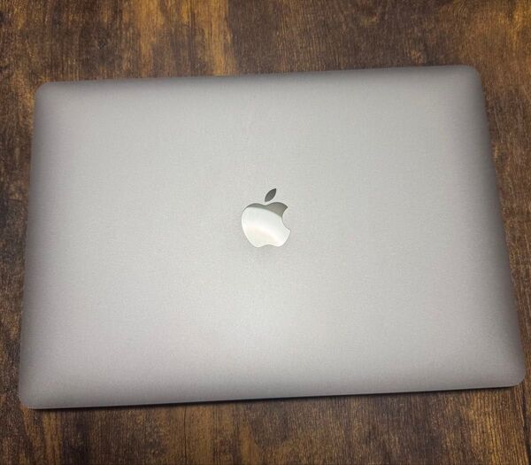 MacBook Air core i3 2020年モデル