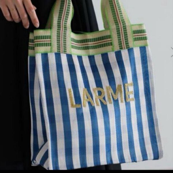 新品未使用タグ付き ロゴ刺繍マルチストライプスクエアトートバッグ ブルー