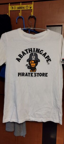 A BATHING APE Tシャツ 海賊風デザイン