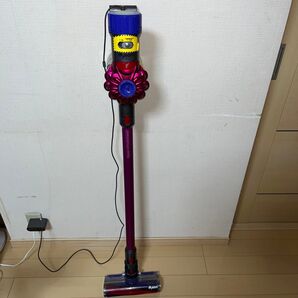 静かでパワフル ダイソン SV11 コードレスクリーナー 充電器付き