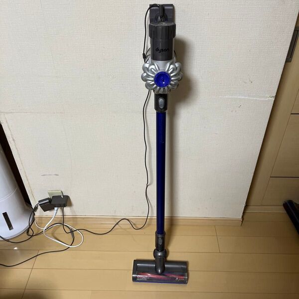 送料込み dyson V6 コードレスクリーナー 充電器付き