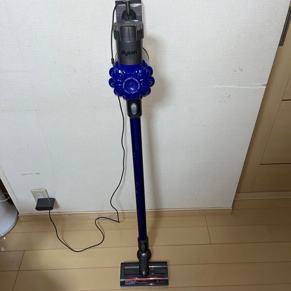 送料込 ダイソン V6 コードレス掃除機 充電器付き
