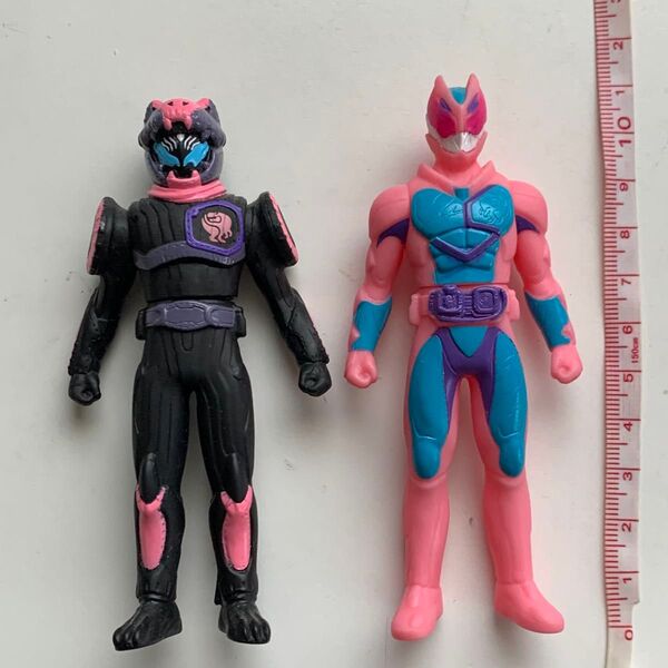 仮面ライダー リバイス ソフビ 2個