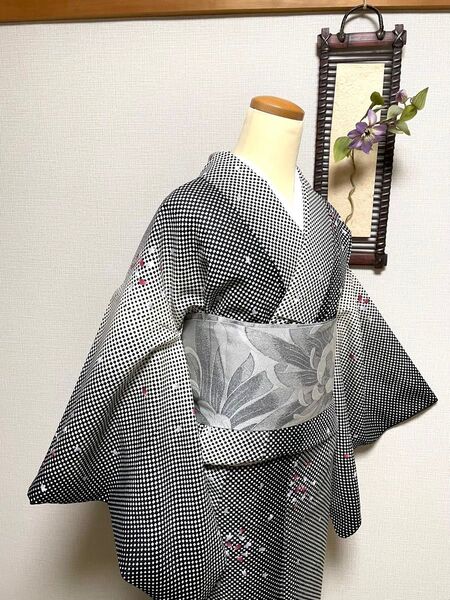 袷 洗える着物 小紋 ポリエステル 市松に桜の花びら 身丈(肩から)164㎝