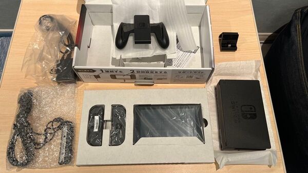 Nintendo Switch グレー HAC-001(付属品完備) おまけ付き(SDカード128GB、純正充電スタンド、ケース)