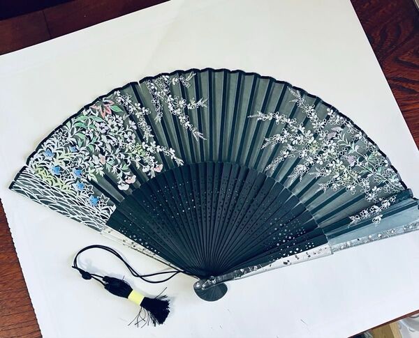 扇子 黒地 花柄 和装小物