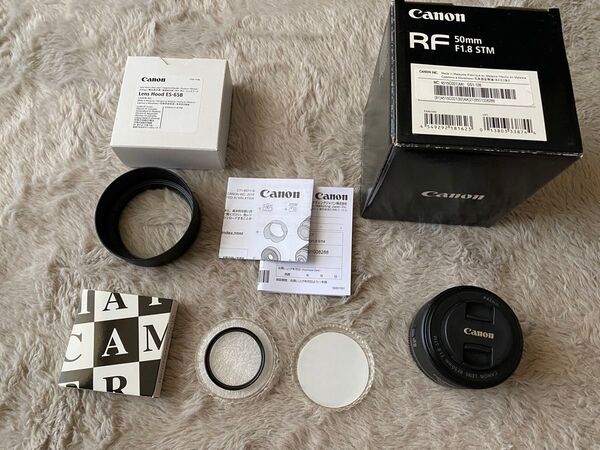 ●美品●オマケ付き キヤノン Canon RF50mm F1.8 STM 単焦点レンズ 純正フード・フィルター付き