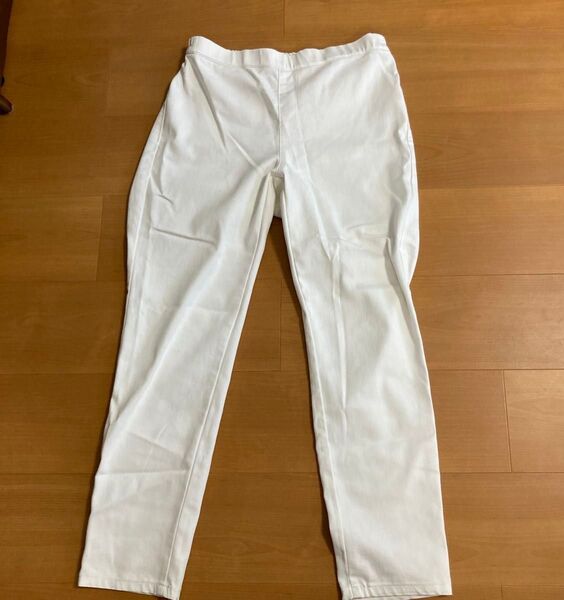 GU ホワイトストレッチパンツ