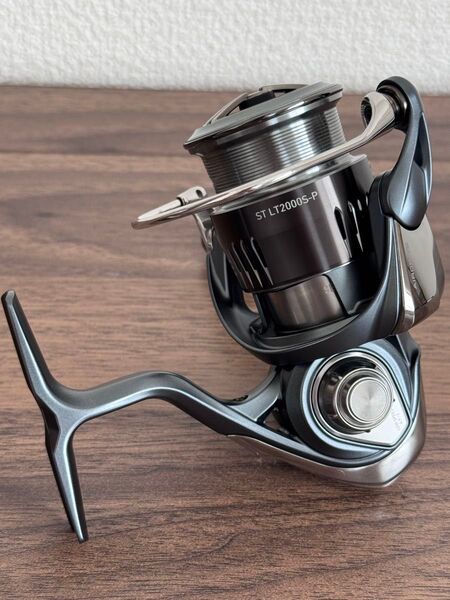 【新品未使用】 DAIWA ダイワ 23 エアリティ ST LT2000S-P ベアリング追加済み