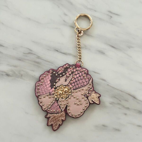 【美品】MICHAEL KORS 花モチーフ キーホルダー バック アクセサリー