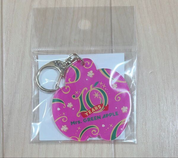 ミセス ポップアップ MAGICAL 10 YEARS LANDMARK【会場別】アクリルキーホルダー ピンク