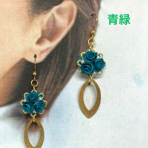 ブルーグリーンの薔薇のピアス☆輪♪ロザフィ