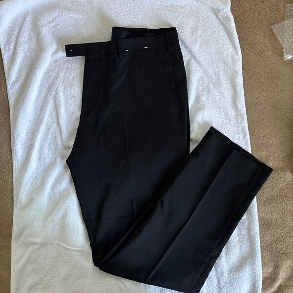 UNIQLO ウルトラ感動 ストレッチパンツ スラックス