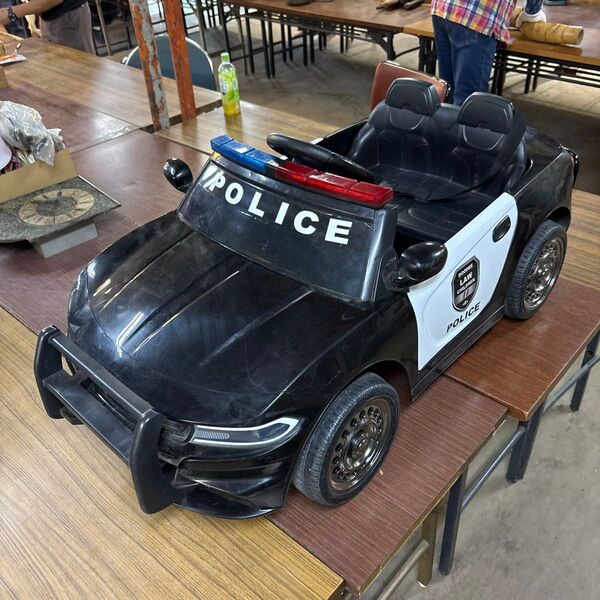 乗用玩具 電動カー 通電のみ確認 警察車両 おもちゃ