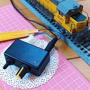 ■▲最小型パワーパック 35x20x60(mm) PWM制御 超スロー発進 常点灯 鉄道模型用 KATO線路対応 ACアダプター付