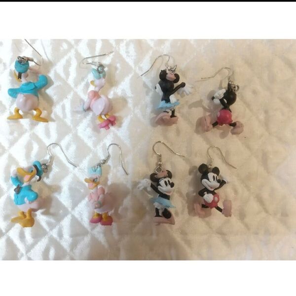 ディズニー ミッキーマウス ミニー ドナルド デイジー ピアス イヤリング 新品 フィギュア グッズ