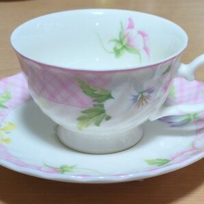 新品未使用品 ティーカップ&ソーサー ピンク パンジー柄 MAO DAICHI ペア割いたします。