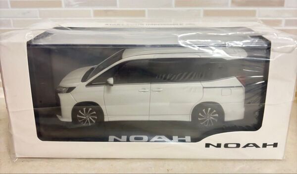 トヨタ ノア 1/30 NOAH 070 ホワイトパールクリスタルシャイン カラーサンプル ミニカー 非売品 TOYOTA