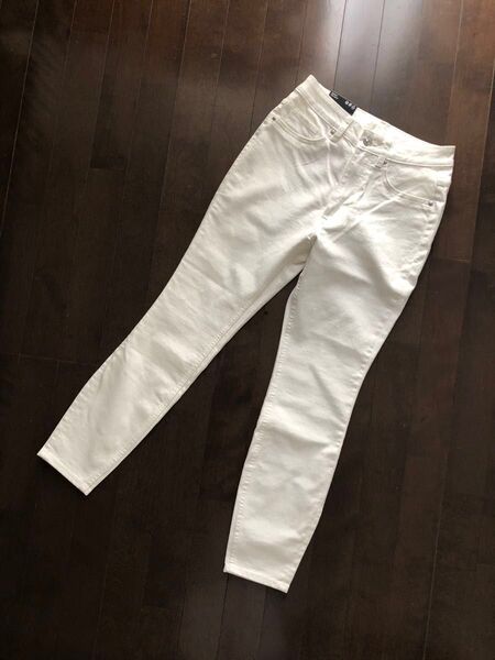 新品未使用!H&M エイチアンドエム★スキニーハイウエストホワイトデニム Gパン パンツ★サイズEUR38(S位) 白