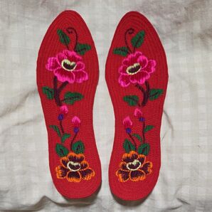 値引き有り】新品未使用】花柄刺繍の中敷き レッド