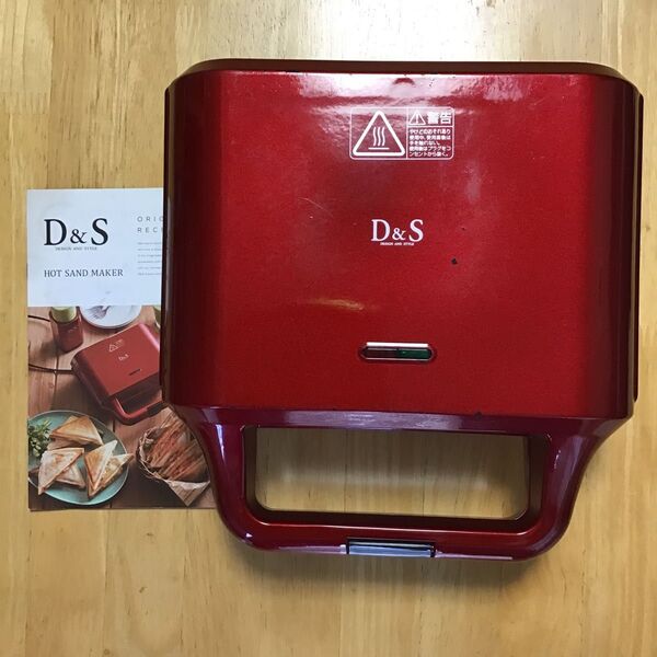 D&S ホットサンドメーカー チリレッド 2枚焼き 2019年製 完動品 中古品 傷有り コード収納部欠け有り(使用に支障無し)