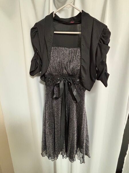 ワンピース 黒 シルバー ラメ 半袖 ブラック レース 結婚式 パーティードレス ボレロ付