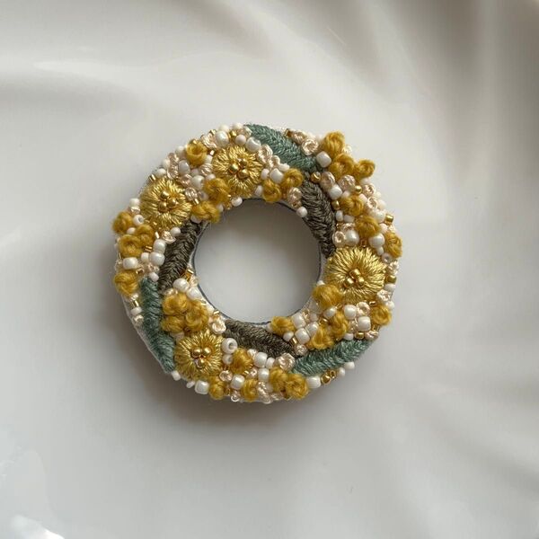 flower garden ブローチ ビーズ刺繍 花畑