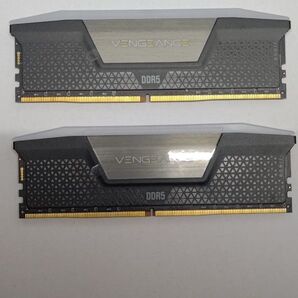 CORSAIR VENGEANCE DDR5 合計32gメモリ 16g 2枚セット 光るやつ