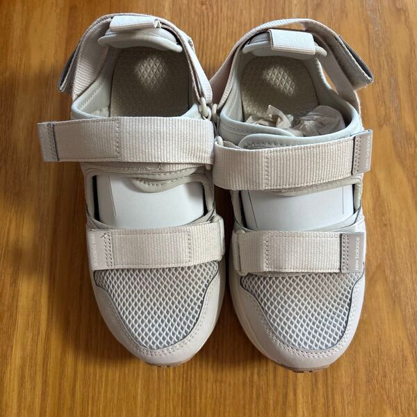 ニューバランスFresh Foam UA710 22.0cm美品今季モデル