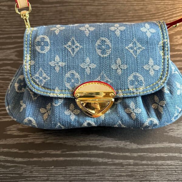 新品未使用品訳あり擦り傷あるため