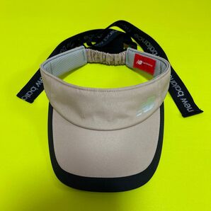 New Balance サンバイザー ベージュ