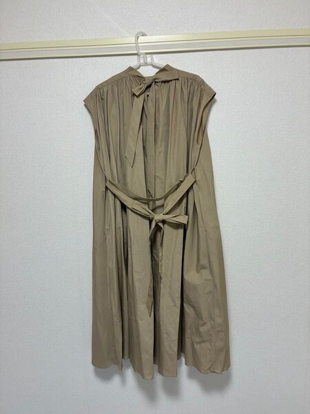 ヤマダヤ ノースリーブワンピース ベージュ