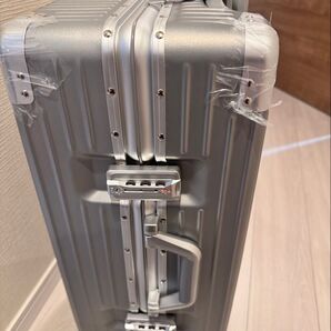 キャスター 耐衝撃 TSAロック 出張 旅 シルバー Mサイズ4泊6日 60L