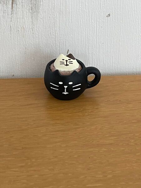 デコレ コンコンブル 黒猫 ラテ