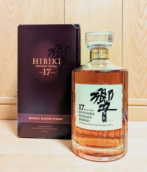 サントリー 響17年 43% 700ml 裏ゴールド 希少ラベル 箱付 冊子付 未開栓 SUNTORY WHISKY