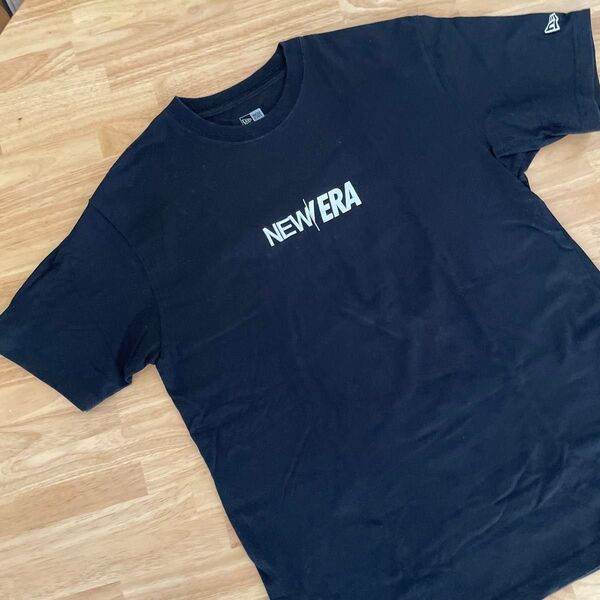 ☆彡超美品!NEW ERA レギュラーTシャツ フロント刺繍ロゴ入り color:Black
