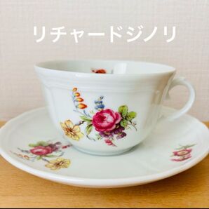 リチャードジノリ カップ&ソーサー ダイ上