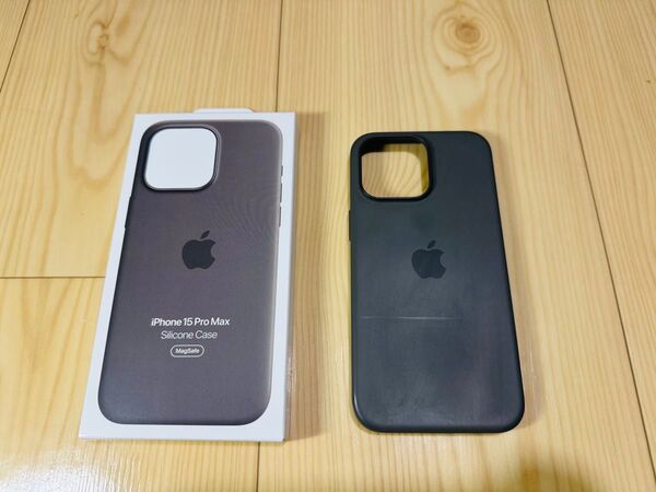 純正 iPhone15Pro Maxシリコンケース クレイ