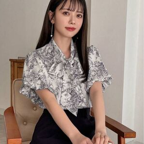 SHEIN 植物柄ショートスリ ーブブラウス 前結びシャツ レディース半袖