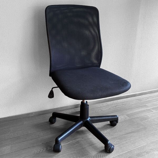オフィスチェア《ハイバックチェア ロッキング 高さ調整 黒 メッシュ 中古》