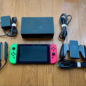 Nintendo Switch 本体・Joy-Con充電グリップ(動作問題無し)