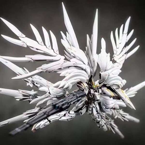 DABAN MG 1/100 ウイングガンダム スノーホワイトプレリュード 白雪姫 海外製プラモデル 未組立 8827